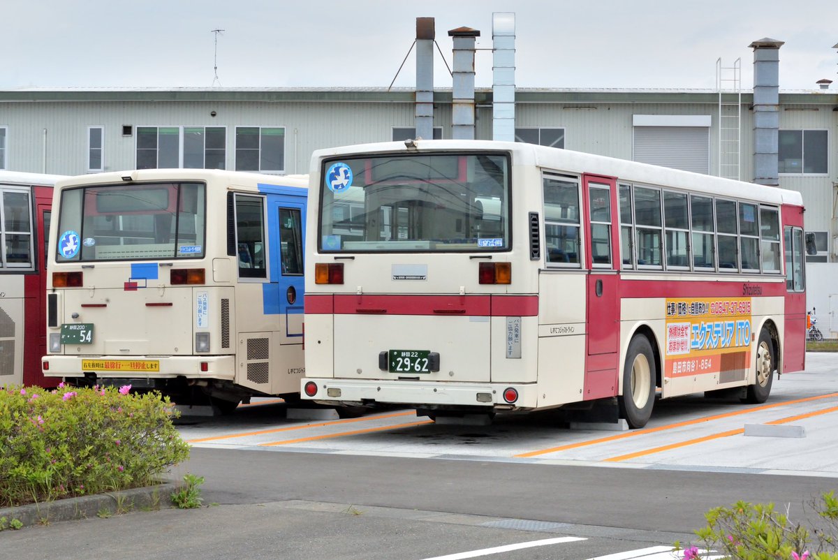 al__2081_3's tweet photo. 3/*
相良54 日産ディーゼル 西工96MC(KL-JP252NAN改)

色々トラブル続きだった54、昨年秋より離脱しており、今回廃車となりました。
ジャストではJP初の廃車に。

赤バスの全廃も目前に迫ってきてますが、同時に低床車の廃車も始まりそうでヒヤヒヤです。
24年間お疲れ様でした🥲 https://t.co/u9MIt4a0Gi
