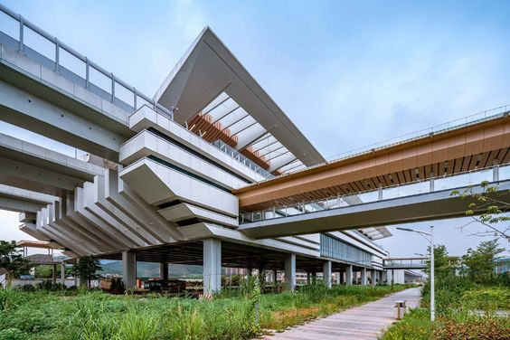 OdiCapitalRegn's tweet photo. How do you like these station designs #BCUC aka Greater #Cuttack-#Bhubaneswar! Remember once elevated stations come up we cant change/redesign them without spending lot of amount of cash so better go for #international design from the get go to retain our planned characteristics. https://t.co/8IloD5tG5v