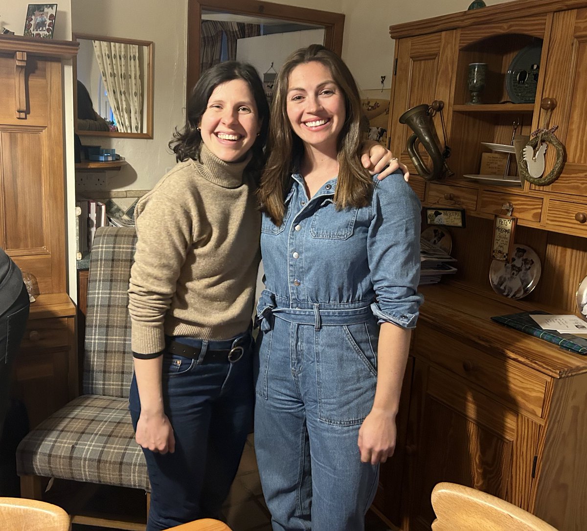 ❤️A sequence of happiness ❤️ Reunited with one of my best friends, after not 3 months apart, but 8!!! I’ve been on the road a lot since August, so seeing Helen last night was such a tonic 🥰.