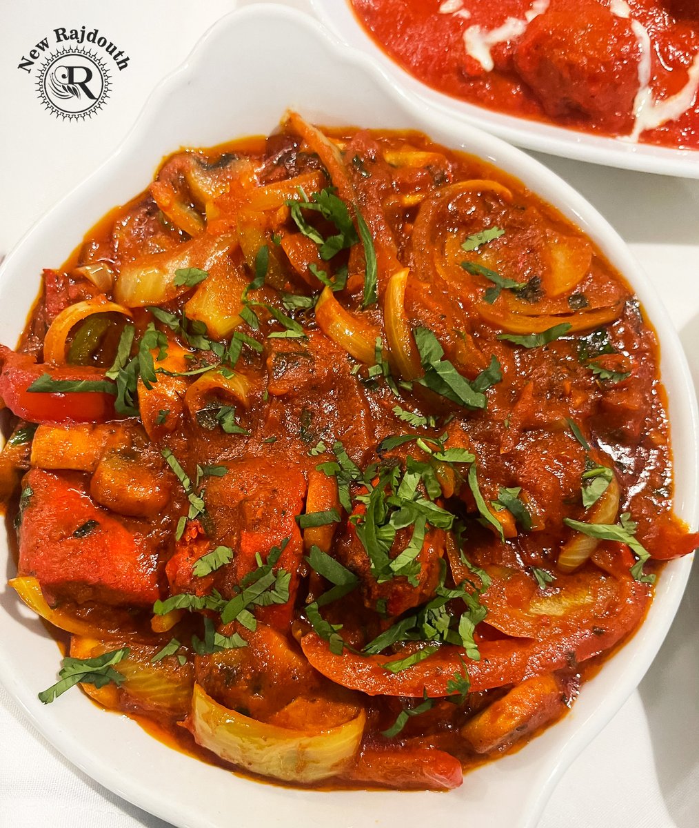 Introducing our Rajdouth Special Chicken Curry! 🔥 Tender chicken cooked with our special blend of spices. It's tasty, comforting, and will leave you wanting more! 😋 - - ☎️ 01908 506600 🌐 raj-douth.co.uk #NewRajdouth #banquet #buffetmenu #indianfood #ordernow