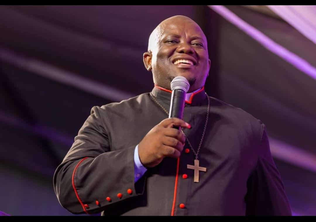 AndileKaMajola's tweet image. Uyabona uma ehuba loTata uRev SR Sokhela wasentabeni yomkhuleko Emsebe KwaNongoma, namhlanje sinaye ntambama ngo 17:00 KuFacebook Live (Andile KaMajola Fan Page) kwi #AndileKaMajolaChapter12 Conversations sixoxa ngezinto ezahlukahlukene unpacking #Chapter12. PLEASE SHARE‼️