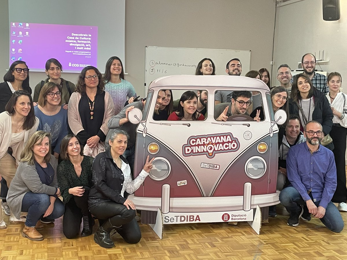 La #caravanainnovacio de la @diba ha fet parada el cap d setmana al postgrau @eAdmGovernObert! Segur que afloraran bones experiències per compartir. Gràcies per la rebuda! 🚌🚌