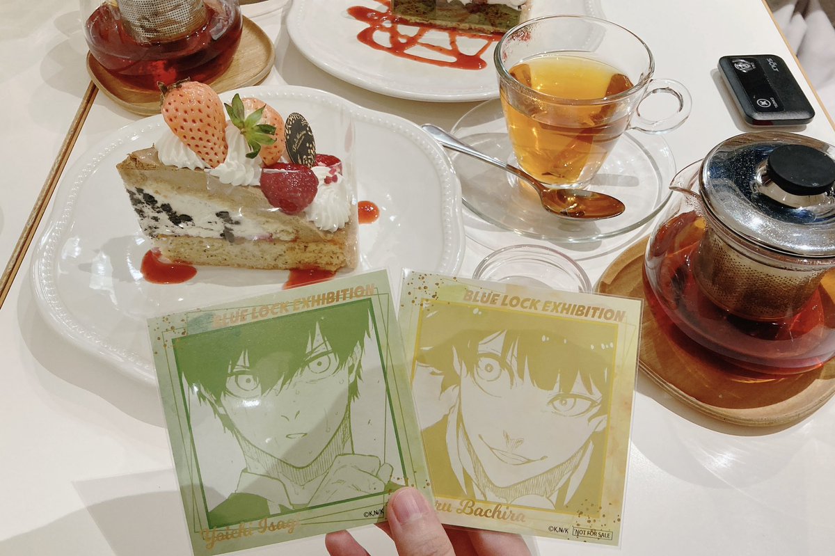 昨日はブルロ展3回目でした✨✨
何回見ても線画の勢いすごくて圧巻…!!
展一生おわんないでほしい😭
4枚目無意識で🐝に猫耳はやしてたの持病じゃん 