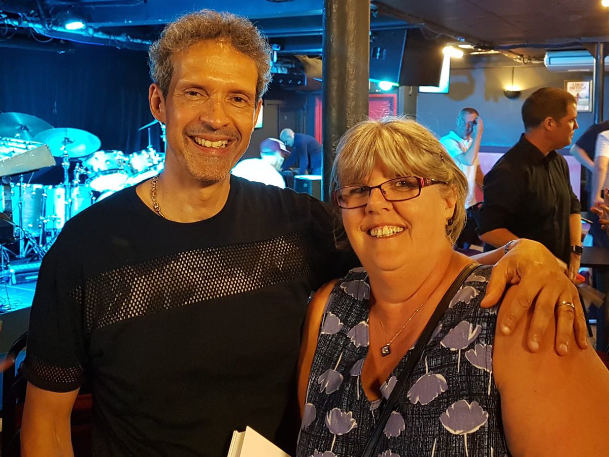 💜🥳🎂🎹 Happy Birthday <a href="/MikeLindup/">Mike Lindup</a> - have the level best day xxx 🎹🎂🥳💜
