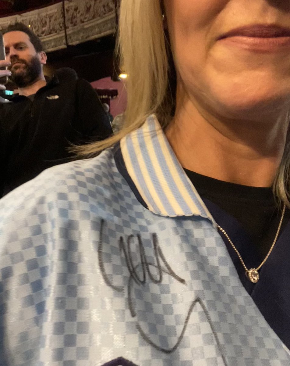 lainiedil's tweet photo. @liamgallagher Liam thank u for another cracking gig, u and John are just magic together 🔥

Thanks a million for signing my jersey, one happy girl here, I’m still screaming ❤️🔥🙌 https://t.co/pi755sIEys