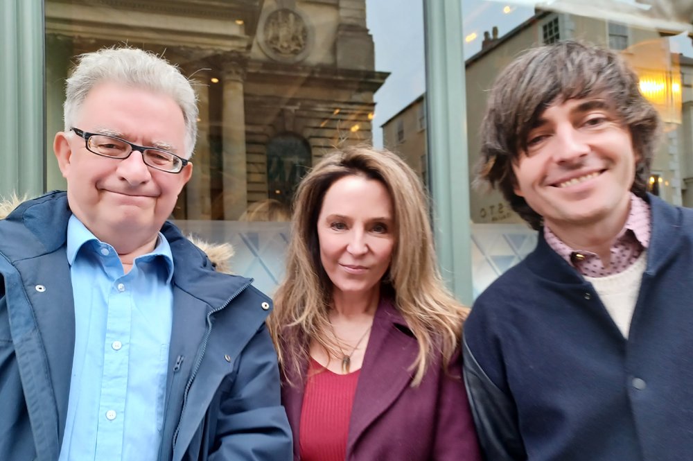 jourdemayne's tweet image. This was so much fun yesterday - @danny_robins, @chriscfrench and I at @oxfordlitfest after our event in the @SheldonianOxUni. Wish we had managed to get a picture with @stephenlaw60 who arranged it all, but he had to leave.