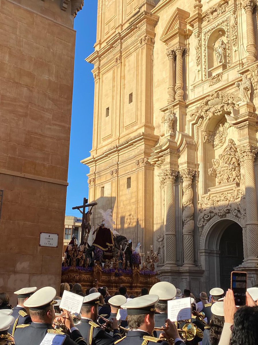 EVANGELIO | Jn 12, 20-33. “... a quien me sirva, el Padre lo honrará”.

¡Feliz Domingo!