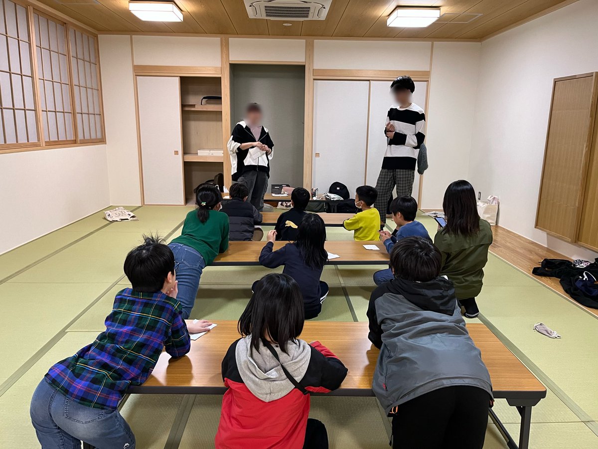 hatokawa_poteto's tweet photo. 昨日は、かるたのお疲れ様会がありました🍵かるたの練習会に来てくれていたみんなと、新聞紙ジャンケンをしてから、キャラクタークイズつきビンゴをしました😊
昔のようにご飯を食べながら〜とはいきませんでしたが、楽しんでくれてよかったです💕
来年度は県大会行けるように、コツコツ頑張ろー💪✨ https://t.co/KuEZpyQ8rh
