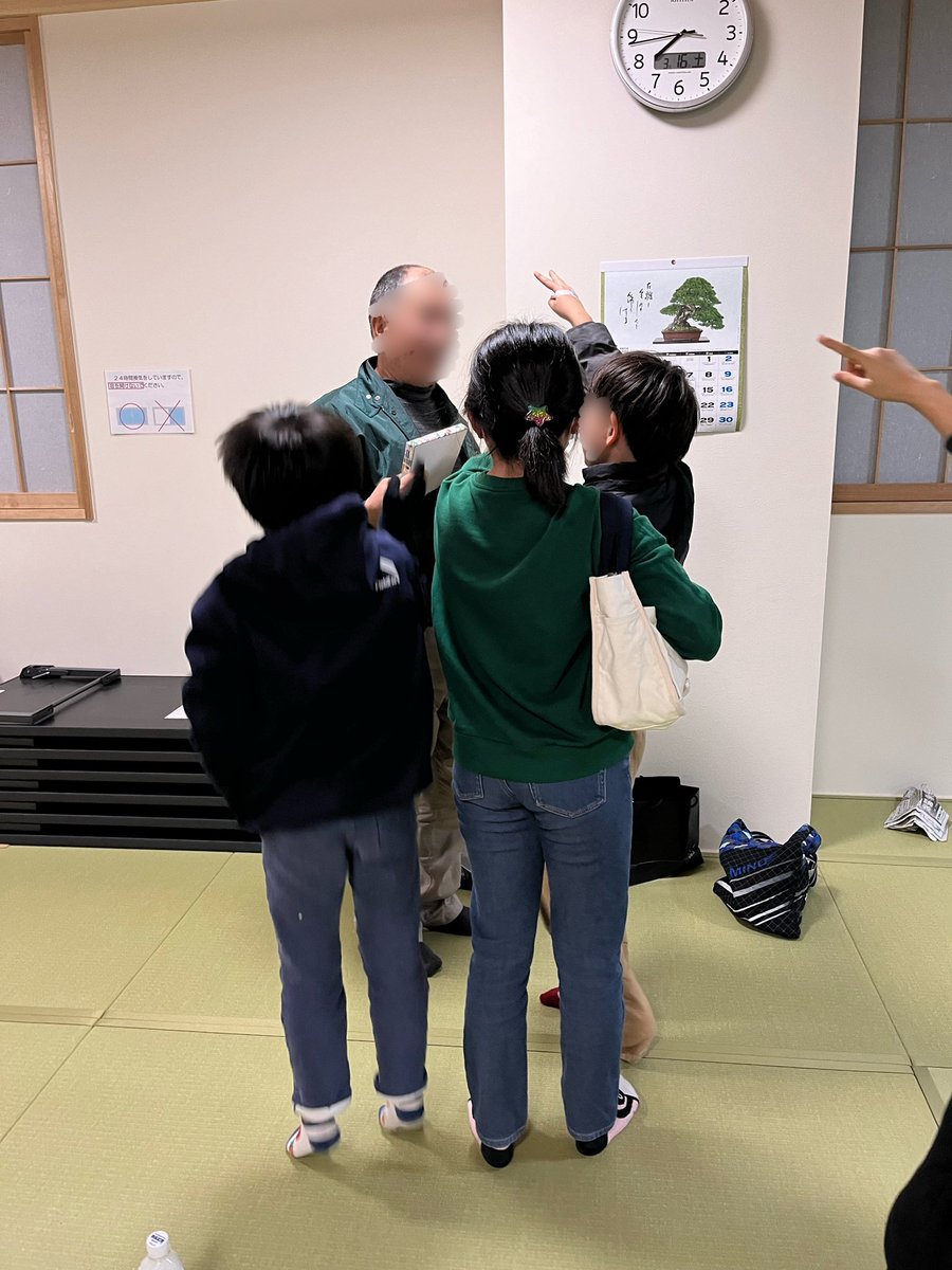 hatokawa_poteto's tweet photo. 昨日は、かるたのお疲れ様会がありました🍵かるたの練習会に来てくれていたみんなと、新聞紙ジャンケンをしてから、キャラクタークイズつきビンゴをしました😊
昔のようにご飯を食べながら〜とはいきませんでしたが、楽しんでくれてよかったです💕
来年度は県大会行けるように、コツコツ頑張ろー💪✨ https://t.co/KuEZpyQ8rh