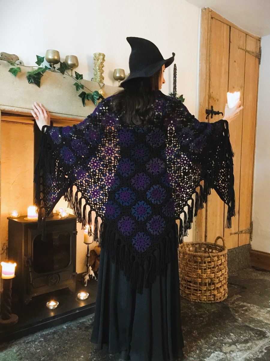 Will you miss the Dark Months too?🖤🕯️ Wrap yourself in a little of their magick and carry it with you as the Wheel turns ✴️💜✴️💫 Hearth Witch shawl: etsy.com/uk/listing/169… #HearthWitch #CottageWitch #Cottagecore #DarkMagick #WitchyVibes #Whimsigoth #GothicWitch #HearthandHome