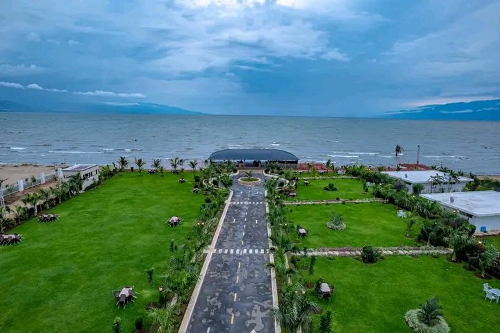 theegood256's tweet photo. Birasaba amahera angah kugira umuntu asohokere #VanBeach 
Ndemeza ko hari mu bibanza vyiza vyambere dufise Muri #Edeni 😍 https://t.co/YO7fvcYttI
