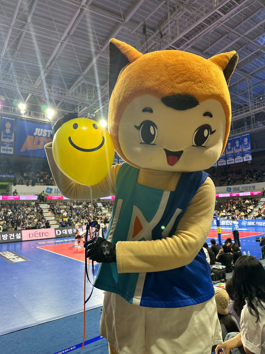 풍선 쓰담해주는 토랑이😆