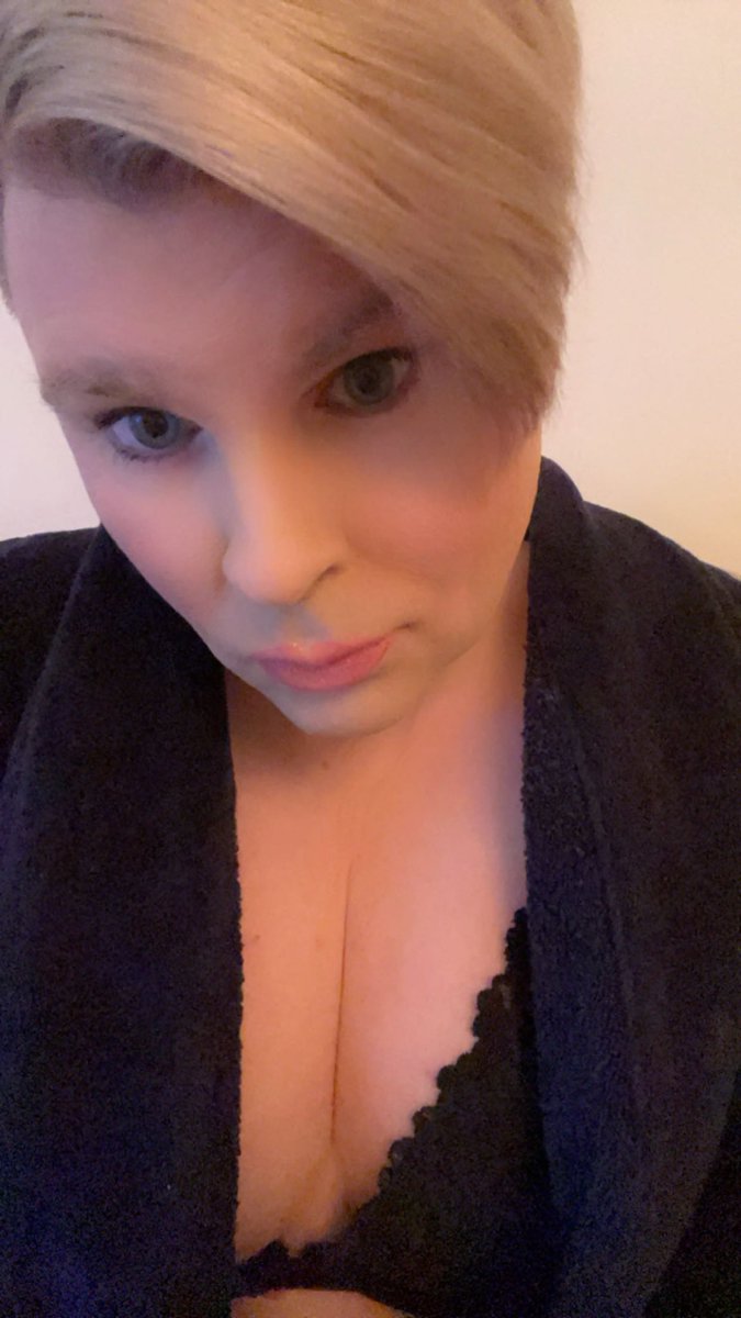 MissDeeTS's tweet photo. What’s up boys? #hmu #trans #tsgirl https://t.co/8x5M7mLVjt