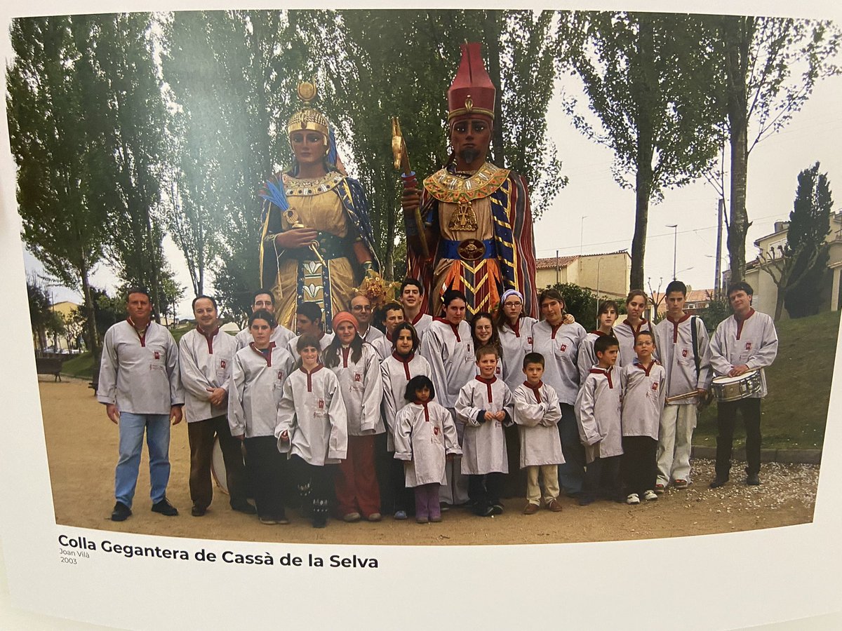 Els <a href="/gegantscassa/">Gegants de Cassà</a> han fet una exposició en motiu de la 5a Fira Gegantera. Repassant les diverses fotos m’hi he pogut trobar diversos anys més jove i sense cap cabell blanc! Enhorabona per la feina feta! #CassàdelaSelva