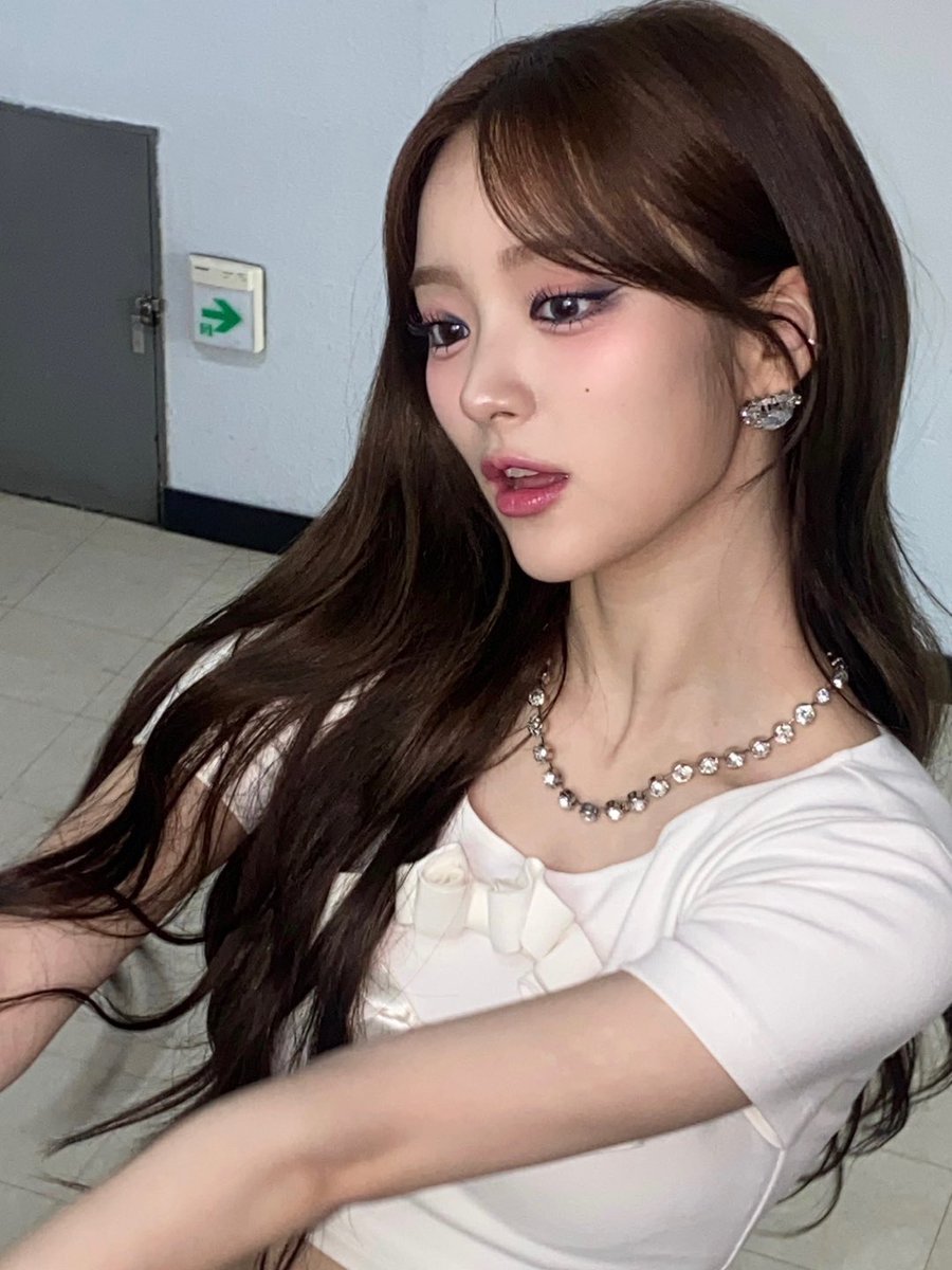 오늘 리본으로 잔뜩 꾸며졌다•••🤍🎀

#지원이지유 #울지로입구 #지_원이에게_로 #최애는_평생이지로 #ICHILLIN #아이칠린 #E_JI #이지