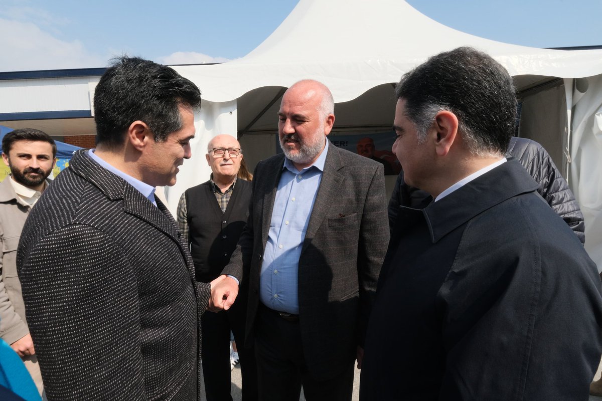 Uzun bir dönem birlikte siyaset yaptığımız, İyi Parti heyeti ve İstanbul Büyükşehir Belediyesi başkan adayı Sn. Buğra Kavuncu ile Heybeliada da seçim çadırımızı ziyaretlerinde sohbet etme imkanı bulduk ve kendilerine başarılar diledik. Özlediğimiz siyasi nezaketin güzel bir