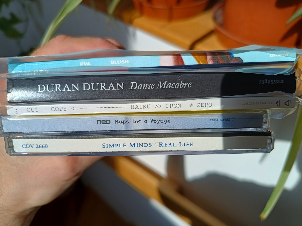 gaborcsarnai's tweet photo. @funkentechno @echospace313 uh oh I competely forgot #CDFriday though I made a photo of the playlist before departing for our road trip (no music for 18 musicians sorry!) https://t.co/snjJ21hxgz