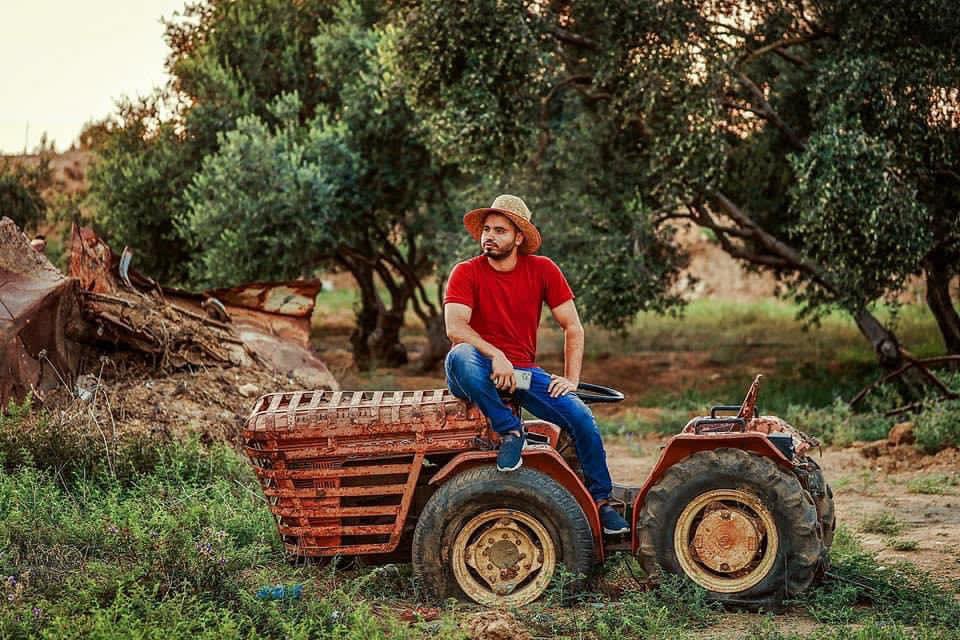 madhoun95's tweet photo. When I read about Aboud's martyrdom, I couldn't find the words to write about him! Then, Mohammed was martyred too...Since then, I've been in shock! The finest, bravest, smartest among our friends are dying for flour? We are sorry friends!
We won't forgive anyone, ever..promise! https://t.co/BWpstxGry0
