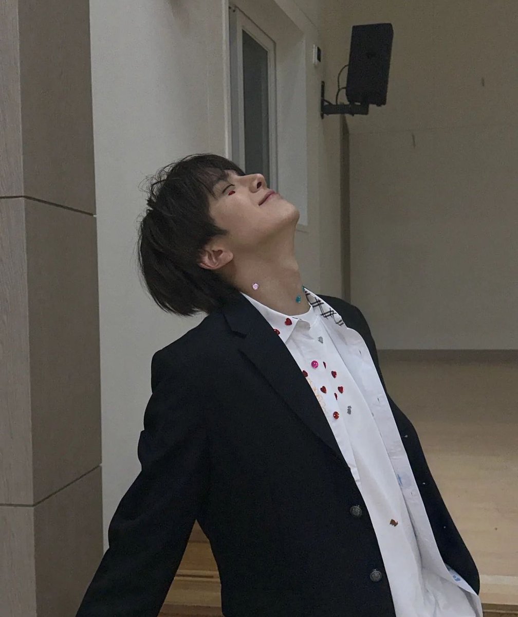 교복 참 좋네요...