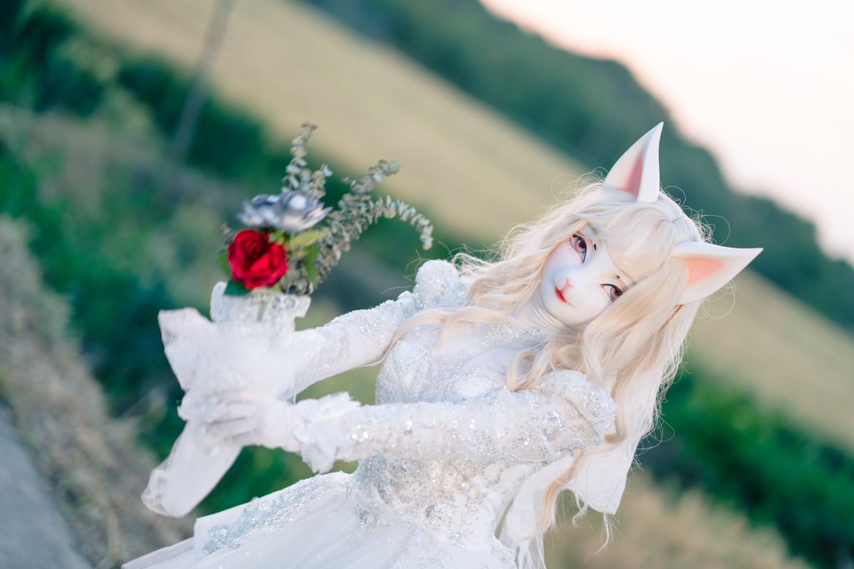 Roses given, fragrance in hand. 🌹

#dreammaskstudio #mask #fox 🦊
#anime #kigurumi #kawaiigirl #dollmask 
#makeup #kyuubi #shopnow🛍 https://t.co/ewj9n8X5VY