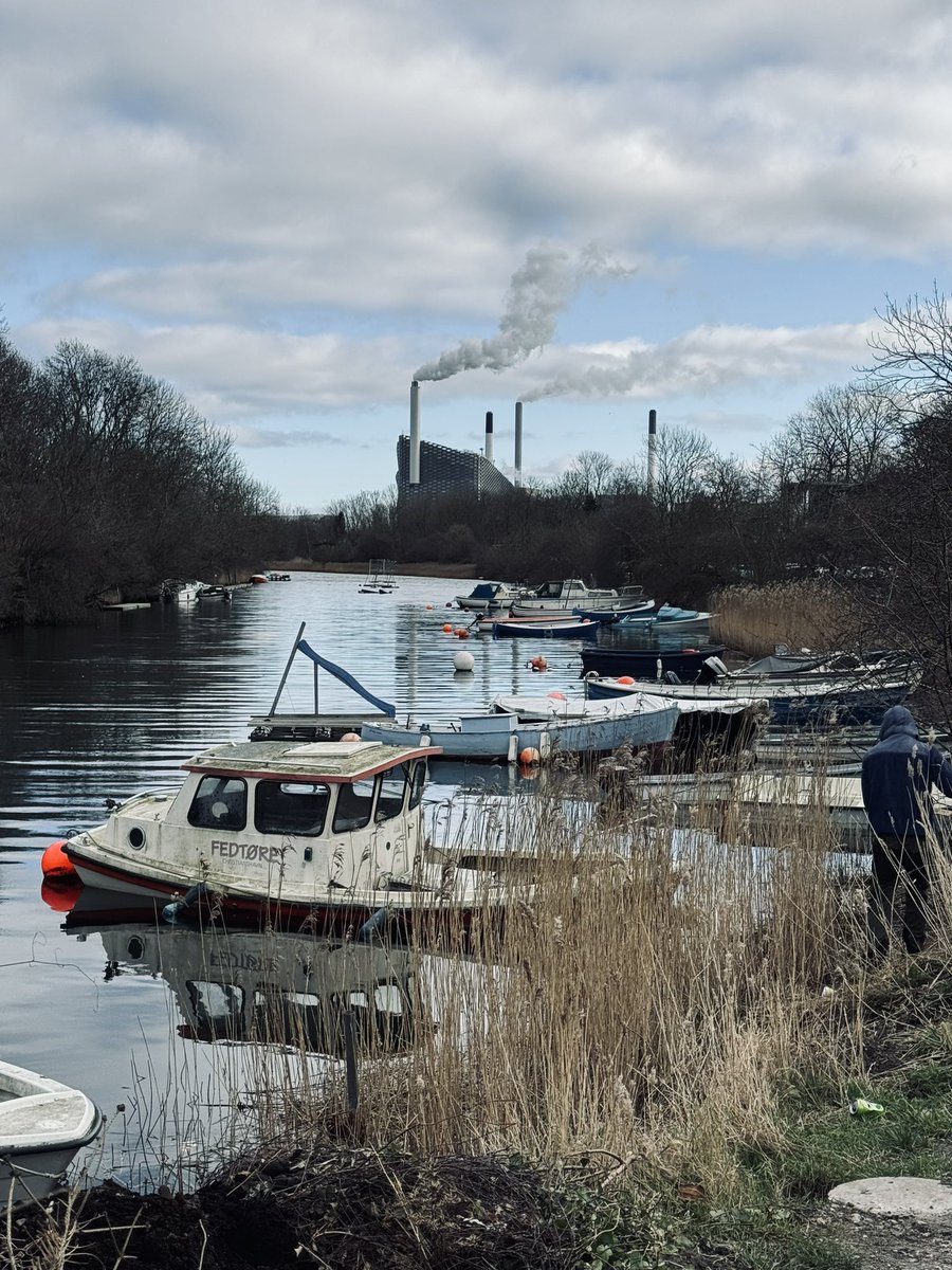 Copenhagen is so photogenic. Morning run through Christianshavn