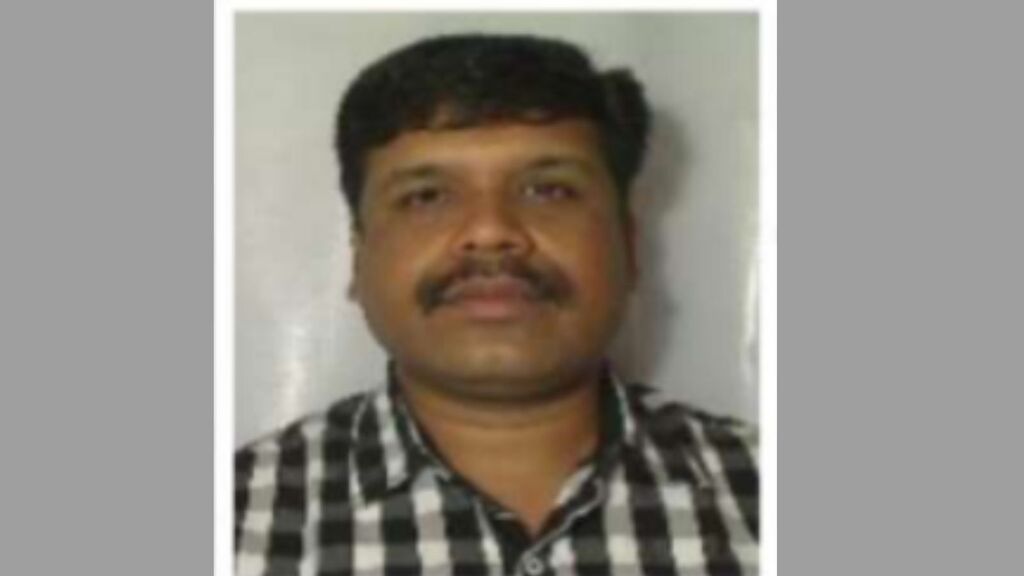 CryptoScamNever's tweet photo. 🚨 Karnataka police appeals to the public for assistance in apprehending absconding cop, DSP Sridhar Poojar, linked to a major Bitcoin scam! With your help, let's ensure justice is served and put an end to cryptocurrency fraud. Spread the word! 🚔🔒 https://t.co/IYJfwshcAZ