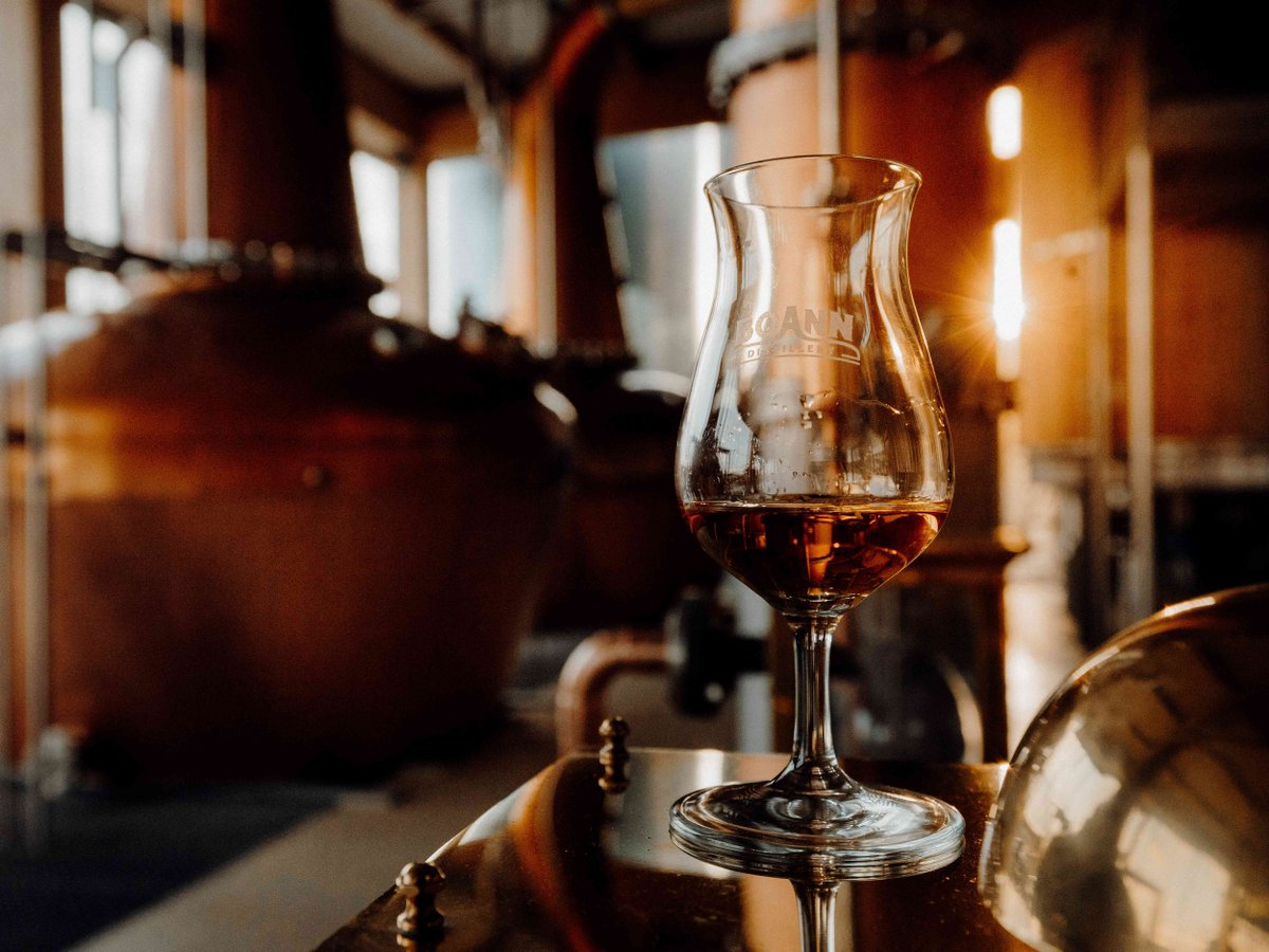 Boanndistillery's tweet photo. Happy St. Patrick's Day from @boanndistillery in Ireland's beautiful Boyne Valley 🥃
Beannachtaí na Féile Pádraig Oraibh Go Léir! ☘️
#happystpatricksday #stpatricksday #boanndistillery #boynevalley #irishdistillery #irishwhiskey #irish #ireland #boynevalleyflavours https://t.co/ujyrcDXbLG