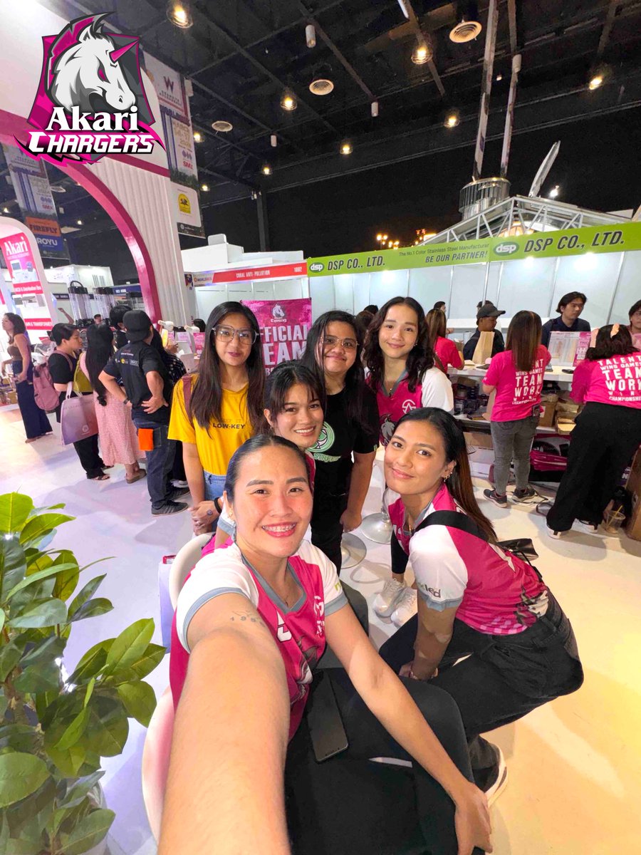 SUNDAY FUNDAY 💖

Michelle Cobb, Fifi Sharma, Ced Domingo, and Grethcel Soltones got to meet Akari Chargers fans at the WorldBex Expo at the World Trade Center earlier today. 

It was nice seeing you, Chargers fam! ‘Til next time! 🤗

#AkariPowerUp ⚡️💖🦄