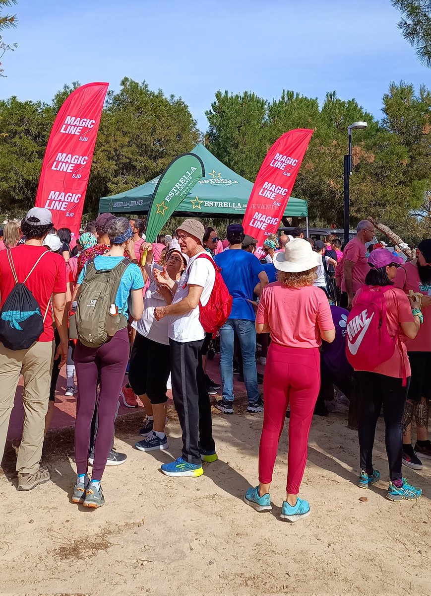 FJAbandonado's tweet photo. 🏃♀️📍Nuestros #magicliners realizan una parada en el Jardín de Tirocosa para coger fuerzas.
✅Punto de sellado
🚵Exhibición #TrialBici Murcia
¡Vamos, equipazos! https://t.co/R2nAgPf1L5