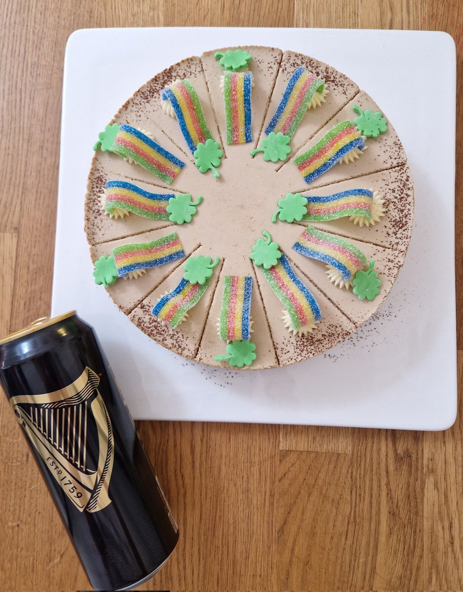 Must be the day <a href="/GuinnessIreland/">Guinness Ireland</a> and chocolate cheesecake today #StPaddysDay #StPatricksDay #Guinness #🍀