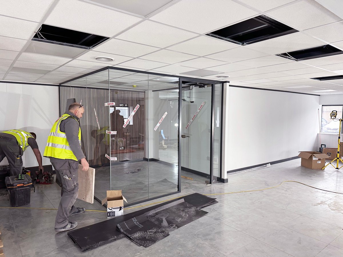 dsp_interiors's tweet photo. Update from @electrictugs project!
With most of the above ceiling void services now in place, our team is fitting the huge number of #ceilingtiles and #acoustic and insulating #baggedquilt.
The #lightfittings are also being installed. https://t.co/s6LED3vR0k