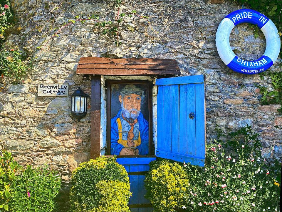 🚶‍♂️ 🚶🏾‍♀️ English Riviera Walking Festival! 🚶‍♂️🚶🏼‍♀️ Discover Brixham’s secret lanes & passageways 🎨 ⚓ 🗓️ 13 & 17 may 2024 This journey take guests through the historic back streets of Brixham, just away from the main visitor areas around the harbour. bit.ly/3NzgCg0