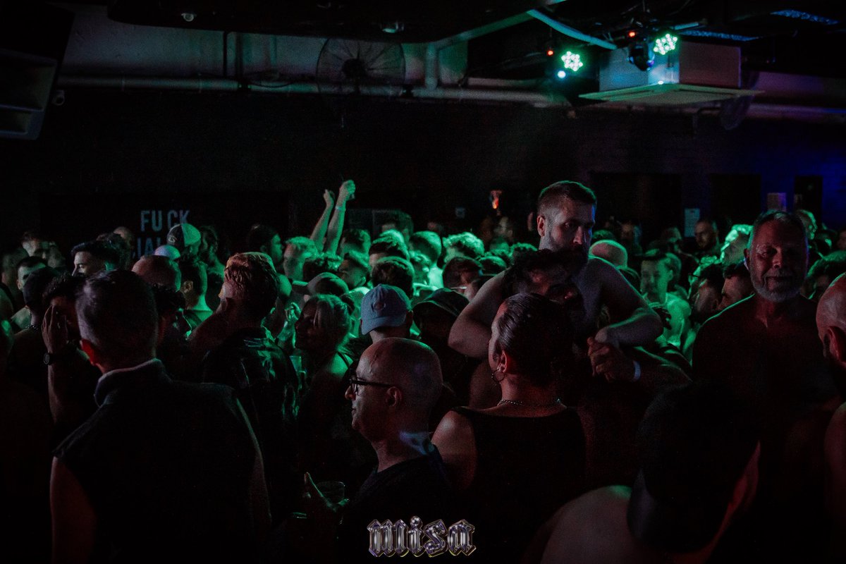 barbapresents's tweet photo. photos from MISA last month.
😈 ARE UP NOW 👼 

Check them out here :
https://t.co/PYauetOZcg 

⛪️ 
photos by John Walters 
at LAUDRY ➕ Bad Decision 
powered by @barbapresents https://t.co/bTIcua3tFl