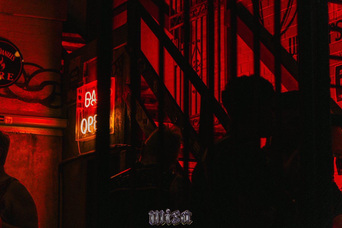 barbapresents's tweet photo. photos from MISA last month.
😈 ARE UP NOW 👼 

Check them out here :
https://t.co/PYauetOZcg 

⛪️ 
photos by John Walters 
at LAUDRY ➕ Bad Decision 
powered by @barbapresents https://t.co/bTIcua3tFl