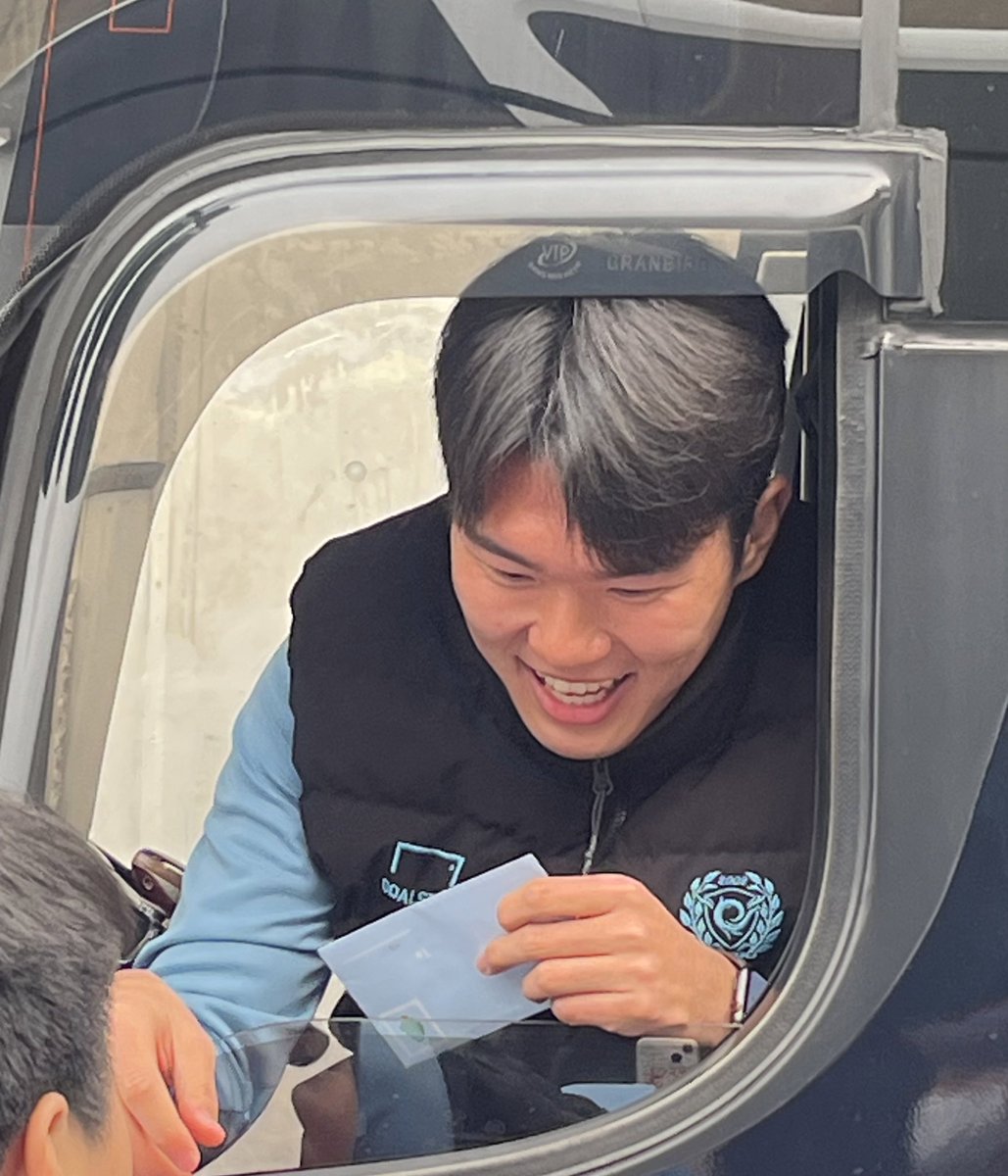 i_lang_S2's tweet photo. 한지율 언제 버스기사로 데뷔하셨나요? https://t.co/0FApzy8Ju7