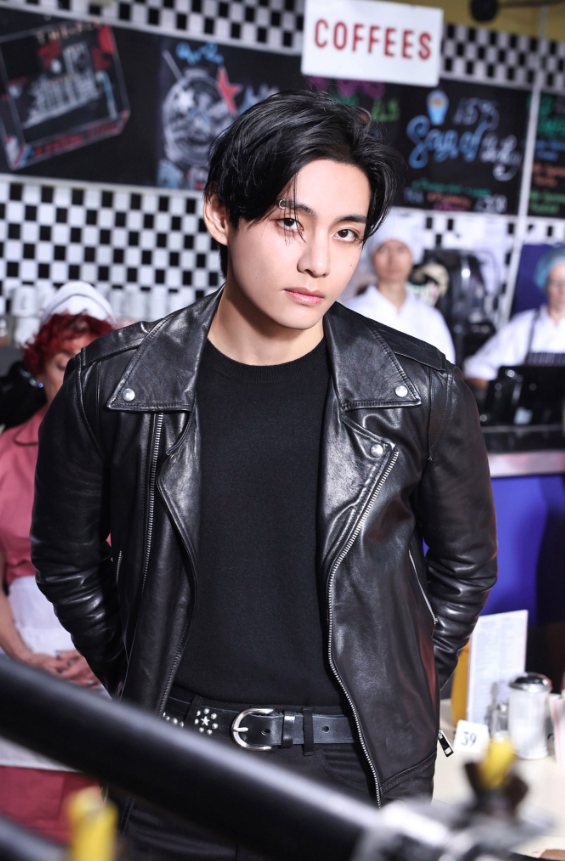 AboutMusicYT's tweet photo. Taehyung of BTS looks phenomenal in new photos. https://t.co/oTC4Y1y1q0