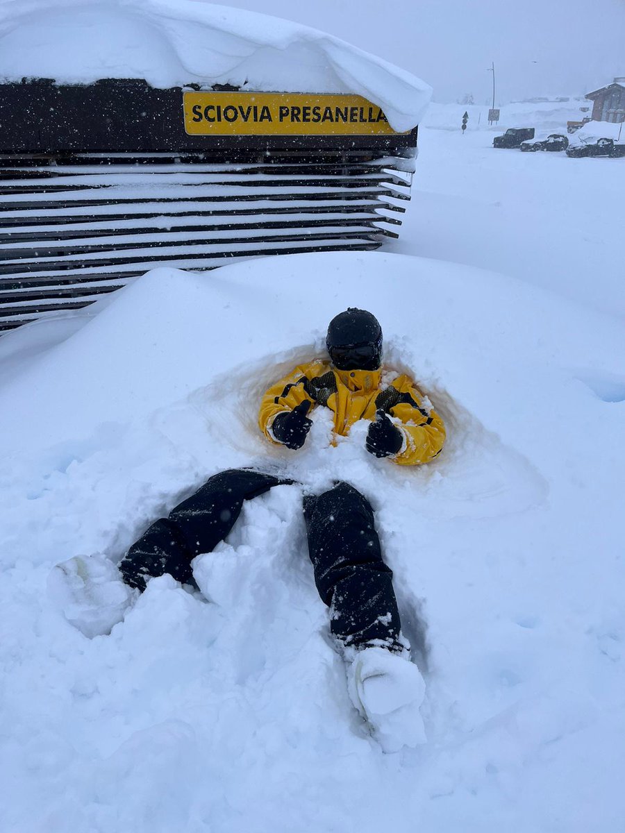 SnowtraxxUK's tweet photo. An abundance of snow in Passo Tonale! ❄️🇮🇹 https://t.co/j7wNzr9nRU