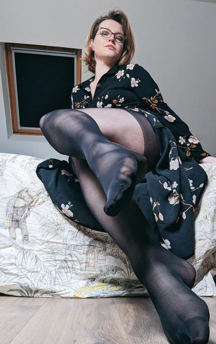 Sunday in tights without panties🌡️ https://t.co/GYUdmxI9Pf