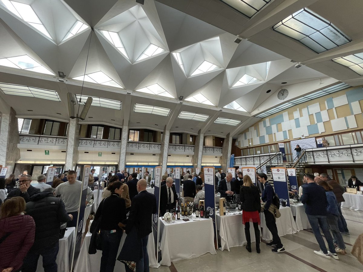 bortolinvini's tweet photo. Siamo a Vinetia tasting 2024 in piazza borsa a Treviso la manifestazione organizzata da #aisveneto #VinetiaTasting https://t.co/EE9z99lh9O