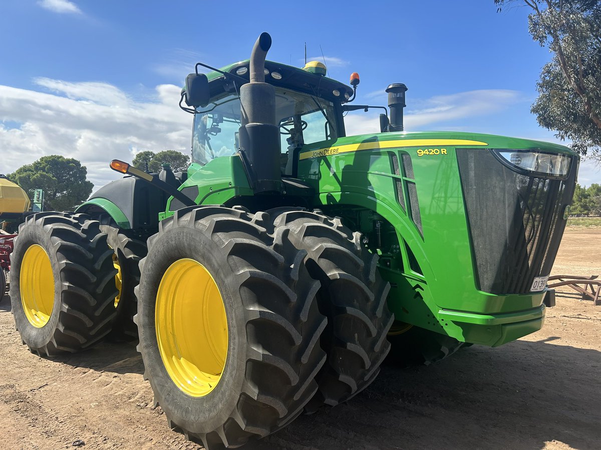 matt_johns95's tweet photo. Retweets appreciated. 
FOR SALE- 2016 John Deere 9420R Tractor 
Approx 2750 hrs. Tractor currently working
Pto 
5 hydraulic remotes
13.5L S2 Engine 
Powershift transmission 
Very well kept and maintained - shedded when not in use. 

Hook on and go cropping/ tilling 

$450k plus g https://t.co/vFYiphZuq2