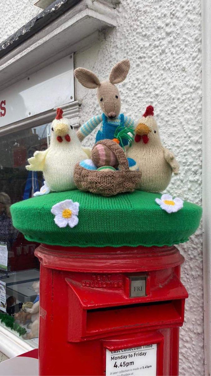 🐣Following their fabulous effort last Christmas, Lin and Laura Pope have yet again brightened up the post box outside our Bishops Hull Stores, Post Office and Butchers. Yarnbombing at its very best. 
Happy Easter ladies🐣