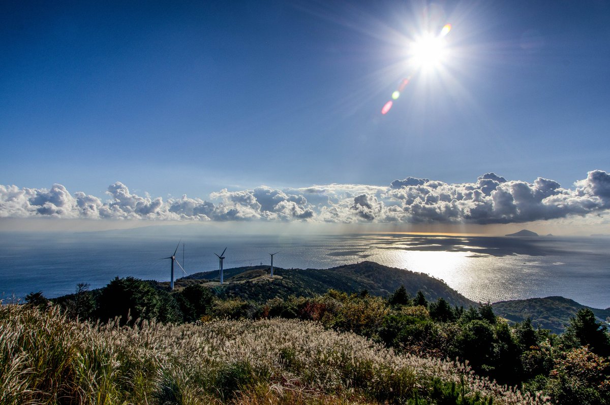 『伊豆の海と空』 東伊豆のちょっと山手の見晴らしのいい場所からの絶景。 穴場っぽい場所で凄くよかった。 今夜はホタルイカの和風パスタで🍻 今日も１日お疲れ様。 #写真好きな人と繋がりたい #PENTAX