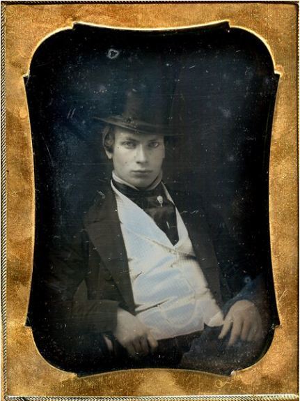 100% in love with this chap from the 1850s. Bet all the other gentlemen were too 🤣 This pic inspired the character Jeremiah Catto in my novel, The Secrets of Blythswood Square. History is not composed of people who lived conventional lives & thought the same as each other. /4