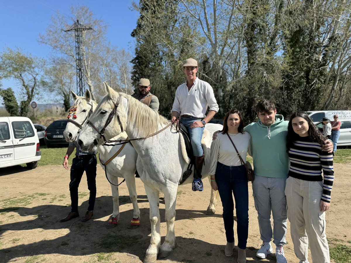 AlbertoTarradas's tweet photo. 🐎 Hoy hemos participado en la #Caballada de Castelló d'Empúries, una romería tradicional muy arraigada en la cultura ampurdanesa.

VOX sempre en defensa de les nostres tradicions.

#Catalunya #Girona #12M https://t.co/AECF3CLY74