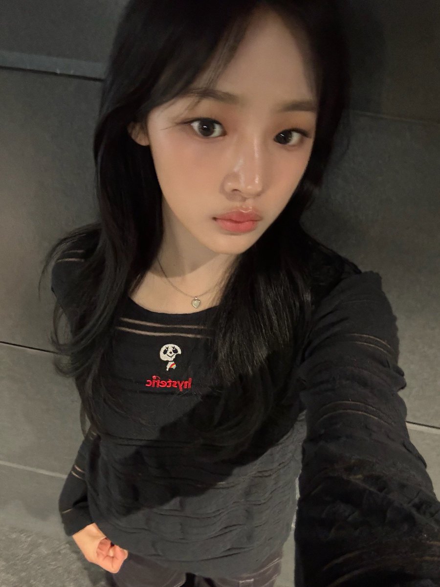 nwjnslatam's tweet photo. 📞 | 031724

— Actualización de Minji en su álbum de fotos a través de phoning.

#NewJeans #뉴진스 #MINJI #민지 @NewJeans_ADOR https://t.co/QLmEO9nsjr