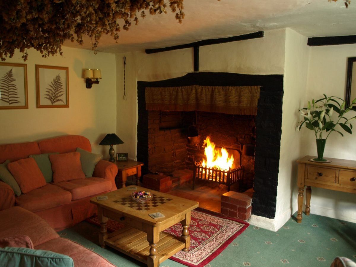 TheHolidayCots's tweet photo. 🏞️🏡 Escape to the tranquillity of Horry Mill! 🌿✨

📅 This delightful cottage has availability across the Easter Holidays! 🐰

🛏️ Sleeps 1-4
https://t.co/SCzjwjAhAD ]

#HorryMill #Availability #Easter #Getaway #Tranquillity #Retreat #Nature #Escape #Discover #Devon https://t.co/czoqfevrhB