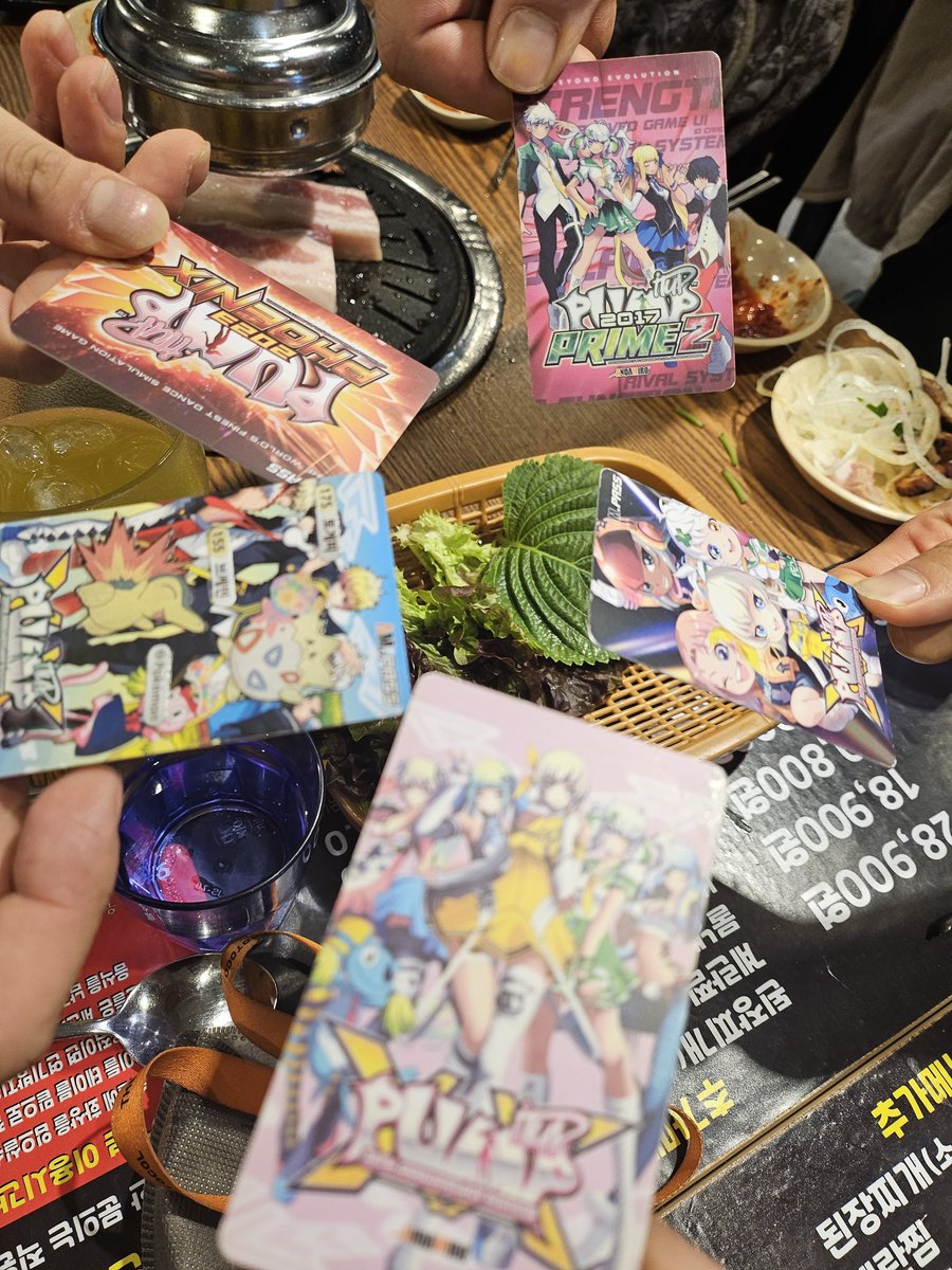 밥다먹고 친목샷찍기
<a href="/d01n/">Doin</a> <a href="/J_S_000/">JS</a> @twt_Blanca <a href="/ILB_Gamer/">일비(ILB)</a>