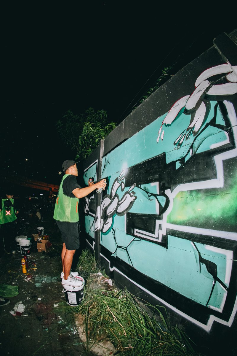 BCSxPSS_1976's tweet photo. Mural ini bukan hanya sekedar lukisan, tapi tanda kebersamaan, cinta, dan janji setia terhadap kebanggaan. Dengan tema 'We Are Undying Force', kita bersama sebagai kekuatan yang tak tergoyahkan. 

#BCS13TH https://t.co/DQaClDfJLY