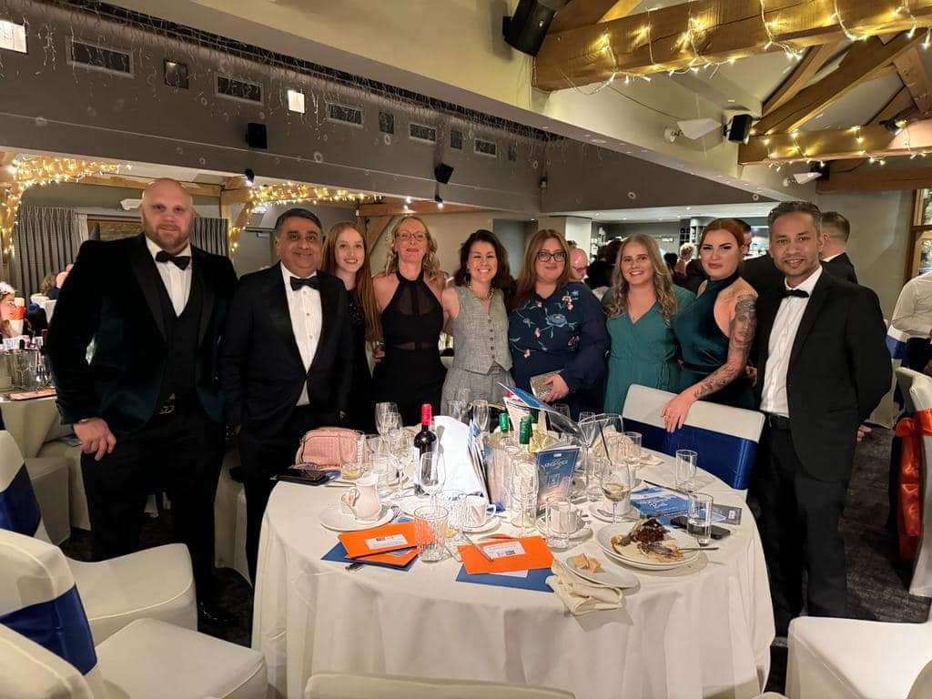 OTWFriends's tweet photo. Great for @OTWFriends to represent  @OTWOldham last night, meeting so many local businesses actively working on the social value they create for Oldham. Some amazing discussions &amp; lots of exciting opportunities coming up this year for our young people. https://t.co/E6QXOlYqWp