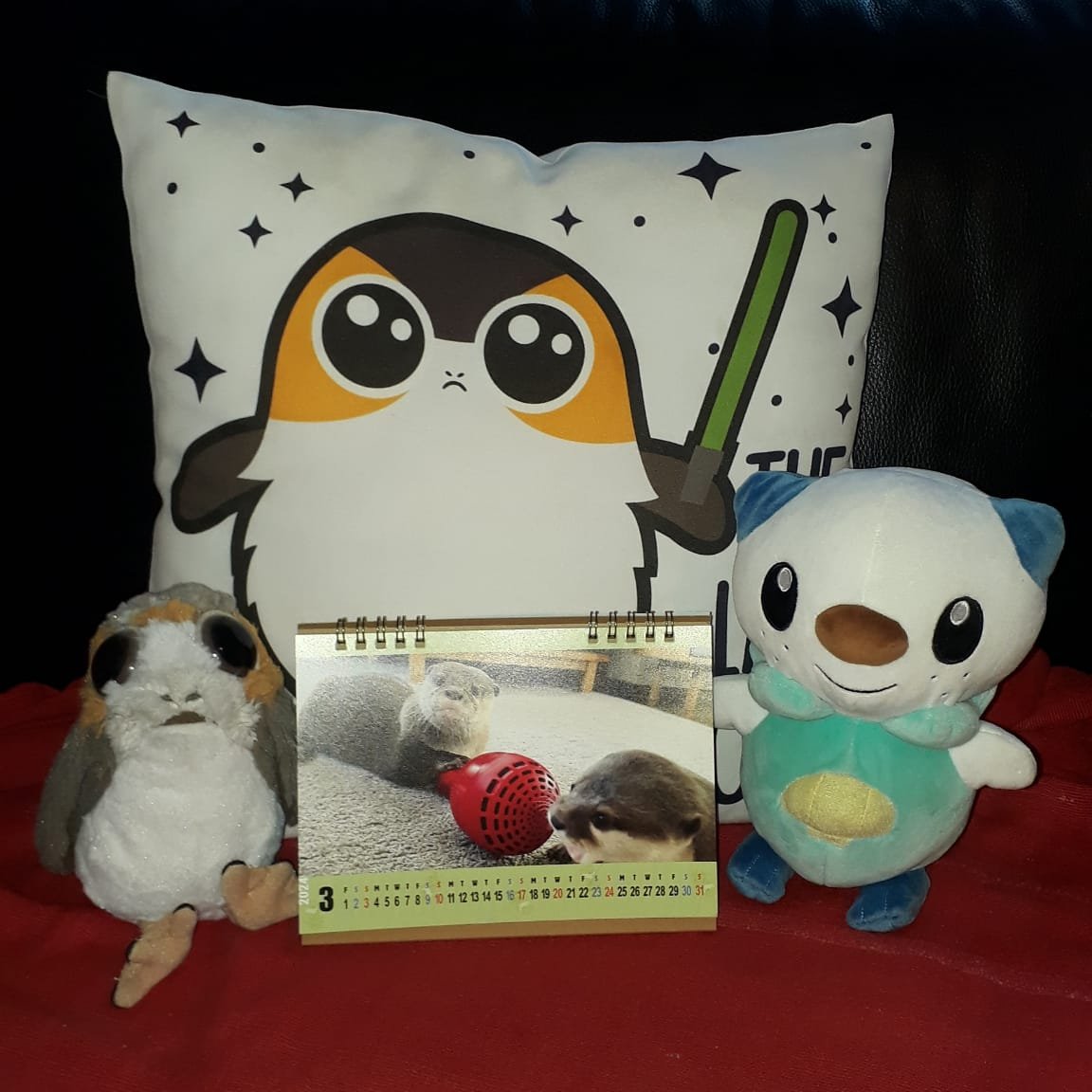 Moin moin! I am so sorry, I not was able to make these posts earlier. But it is time for me and my Japanese pal Mister Sugimori to show you the last four motives of the official Kotsumet calendar. I love Hana dressed up for the Year of the Dragon! 😍 #porg #porgs #PorgeanEmpire
